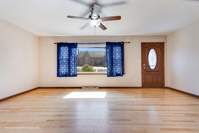 284 Washington Avenue, Hampshire, IL 60140