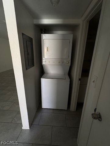 2700 Park Windsor DR 707, Fort Myers, FL 33901