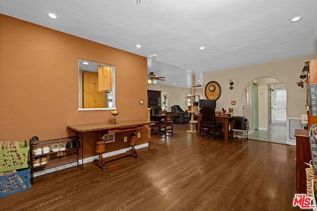 2080 E Washington Boulevard, Pasadena, CA 91104