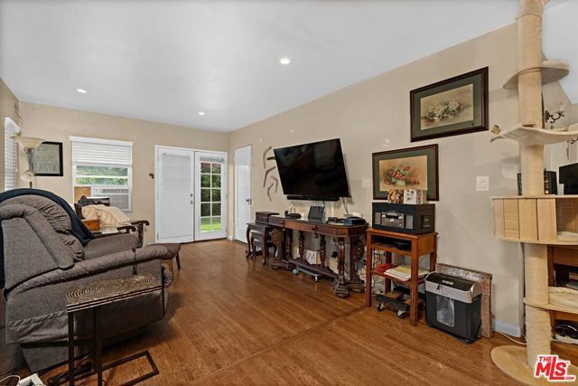 2080 E Washington Boulevard, Pasadena, CA 91104