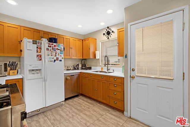 2080 E Washington Boulevard, Pasadena, CA 91104