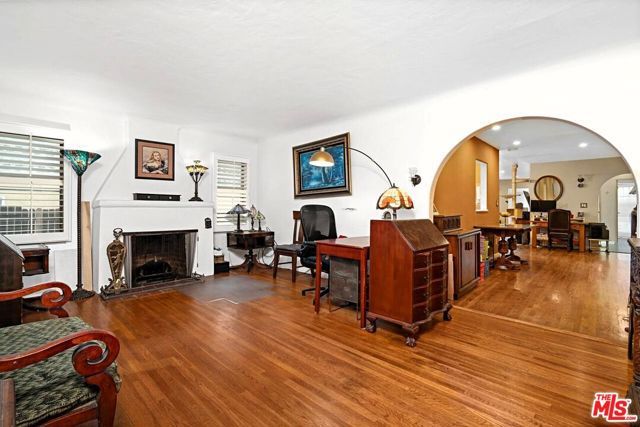 2080 E Washington Boulevard, Pasadena, CA 91104