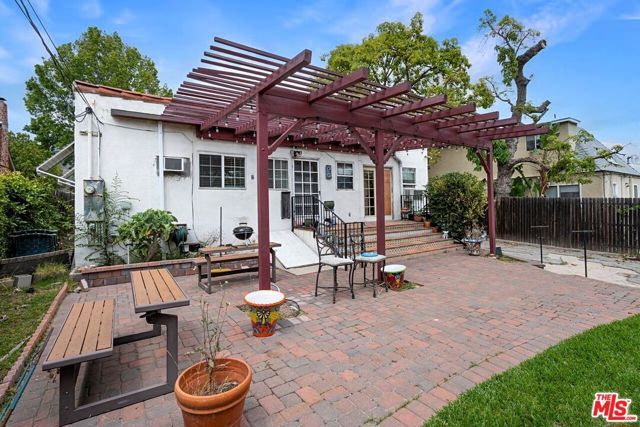 2080 E Washington Boulevard, Pasadena, CA 91104