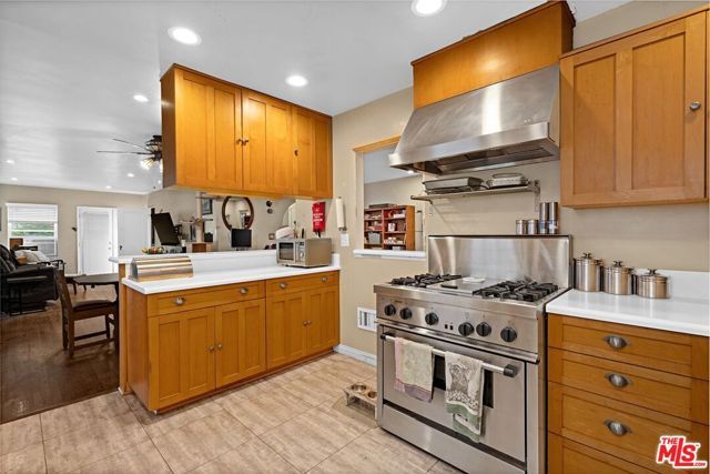 2080 E Washington Boulevard, Pasadena, CA 91104