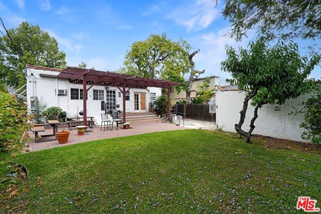 2080 E Washington Boulevard, Pasadena, CA 91104