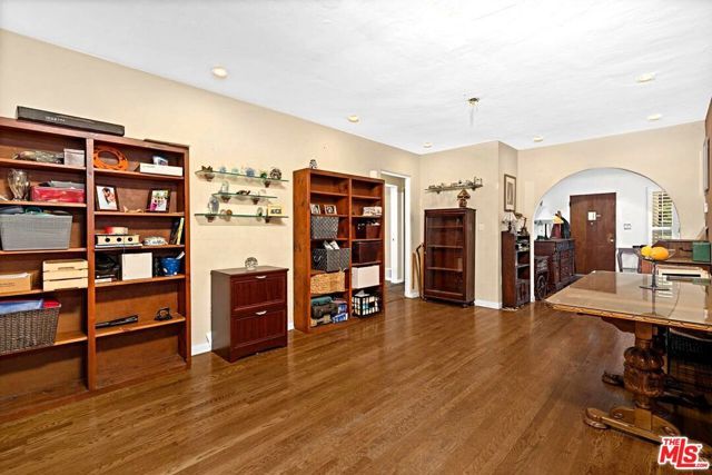 2080 E Washington Boulevard, Pasadena, CA 91104