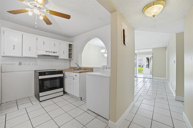 7830 NW 33rd St 504, Davie, FL 33024