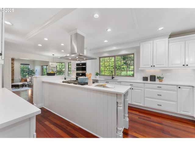 6145 Sw SWEETBRIAR Ct, Portland, OR 97221