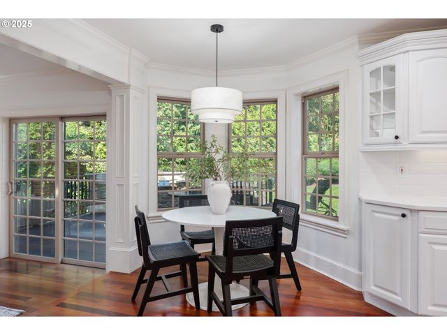 6145 Sw SWEETBRIAR Ct, Portland, OR 97221