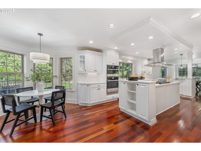 6145 Sw SWEETBRIAR Ct, Portland, OR 97221