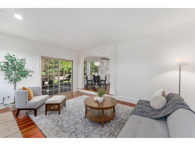 6145 Sw SWEETBRIAR Ct, Portland, OR 97221