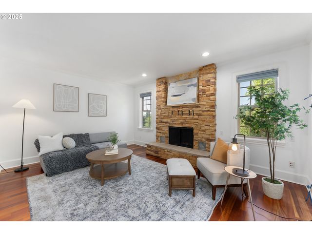 6145 Sw SWEETBRIAR Ct, Portland, OR 97221