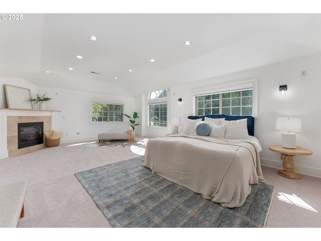 6145 Sw SWEETBRIAR Ct, Portland, OR 97221