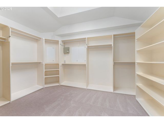 6145 Sw SWEETBRIAR Ct, Portland, OR 97221