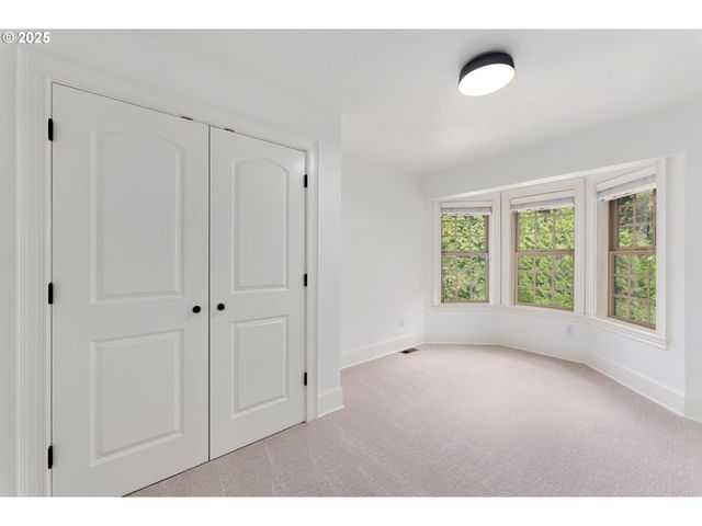 6145 Sw SWEETBRIAR Ct, Portland, OR 97221