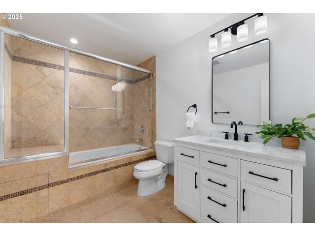 6145 Sw SWEETBRIAR Ct, Portland, OR 97221