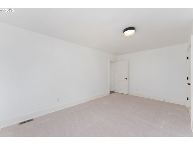 6145 Sw SWEETBRIAR Ct, Portland, OR 97221