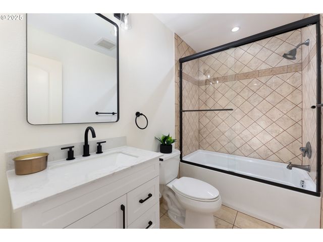 6145 Sw SWEETBRIAR Ct, Portland, OR 97221