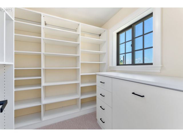 6145 Sw SWEETBRIAR Ct, Portland, OR 97221