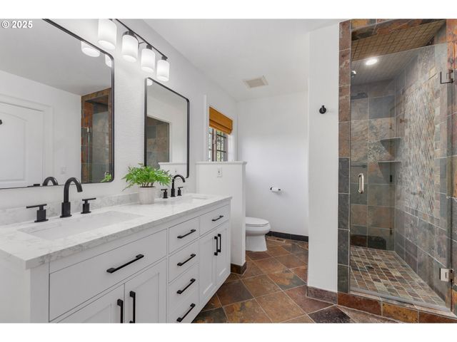 6145 Sw SWEETBRIAR Ct, Portland, OR 97221