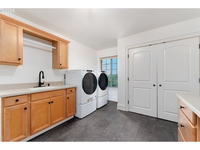 6145 Sw SWEETBRIAR Ct, Portland, OR 97221