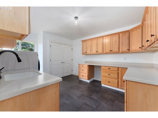 6145 Sw SWEETBRIAR Ct, Portland, OR 97221