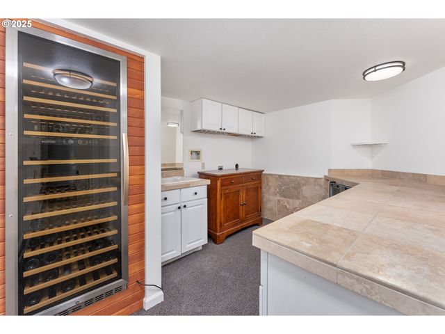 6145 Sw SWEETBRIAR Ct, Portland, OR 97221