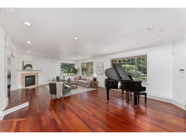 6145 Sw SWEETBRIAR Ct, Portland, OR 97221