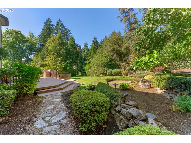 6145 Sw SWEETBRIAR Ct, Portland, OR 97221