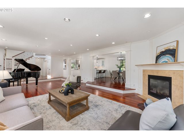 6145 Sw SWEETBRIAR Ct, Portland, OR 97221