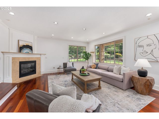 6145 Sw SWEETBRIAR Ct, Portland, OR 97221