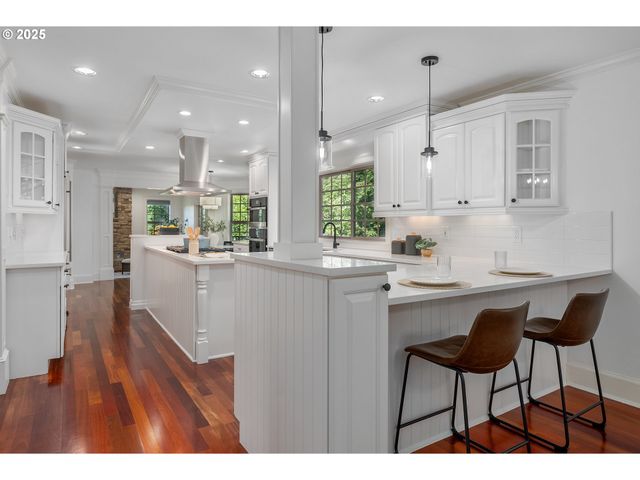 6145 Sw SWEETBRIAR Ct, Portland, OR 97221