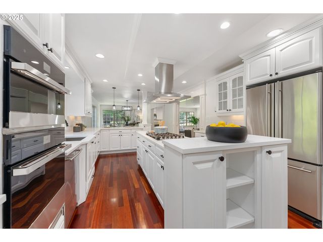 6145 Sw SWEETBRIAR Ct, Portland, OR 97221