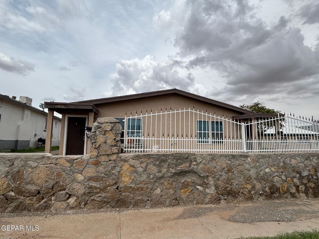 3603 Pierce Avenue 3, El Paso, TX 79930