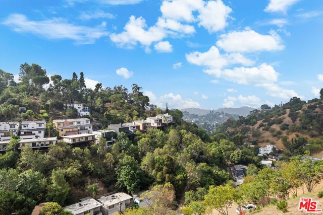 811 Oneonta Drive, Los Angeles, CA 90065