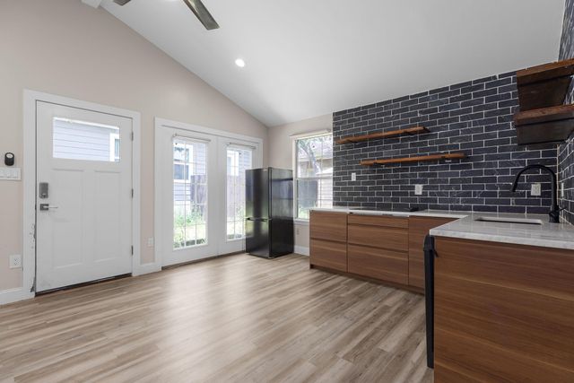 3909 Willbert RD B, Austin, TX 78751