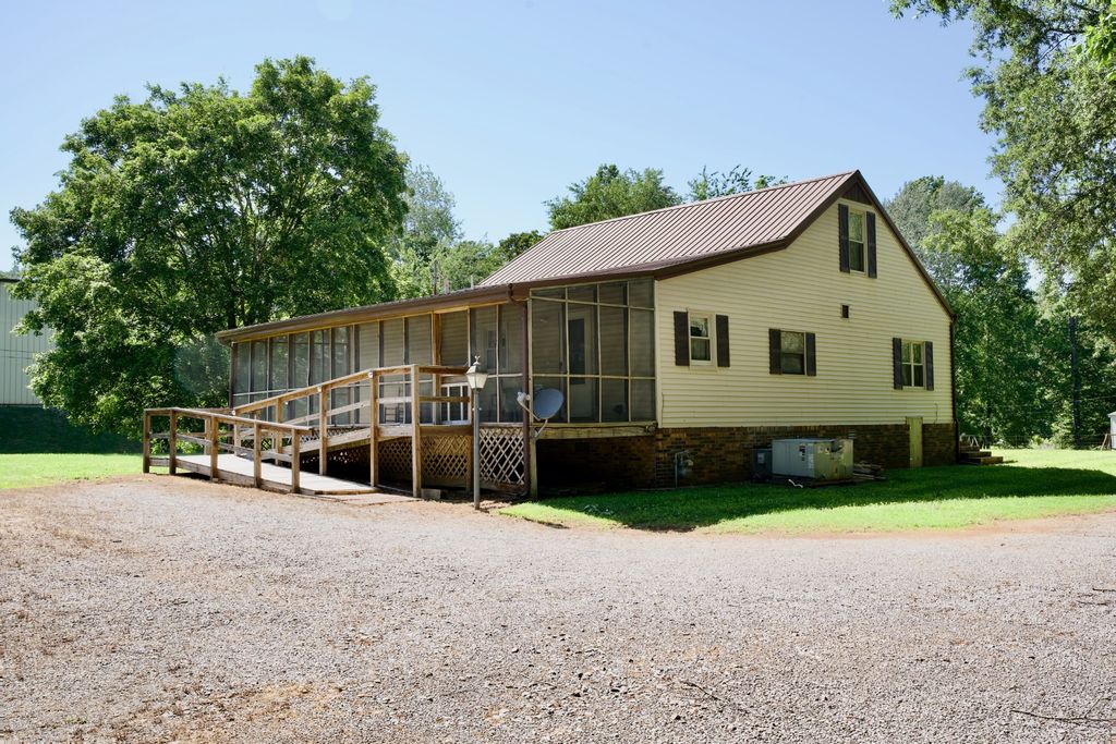 320 Marsh Dr, Sparta, TN 38583