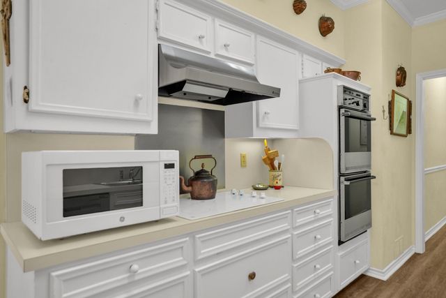 7074 Regalview Circle, Dallas, TX 75248