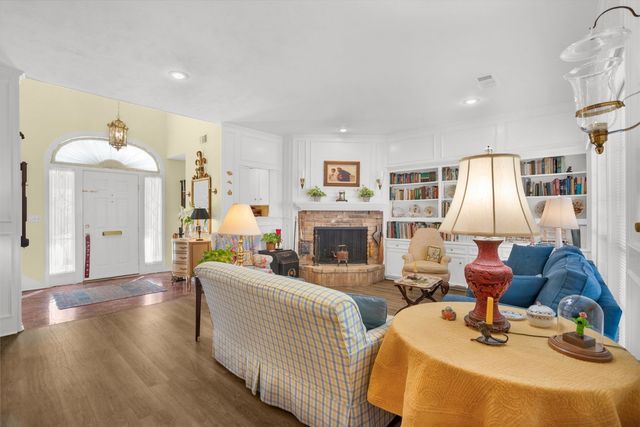 7074 Regalview Circle, Dallas, TX 75248