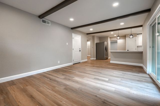 1048 Indian Creek Trail, Dallas, TX 75241