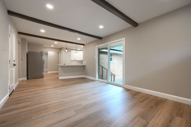 1048 Indian Creek Trail, Dallas, TX 75241