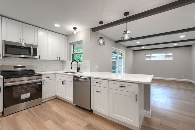 1048 Indian Creek Trail, Dallas, TX 75241