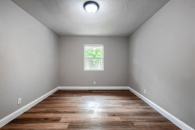 1048 Indian Creek Trail, Dallas, TX 75241