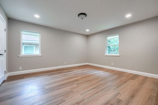 1048 Indian Creek Trail, Dallas, TX 75241