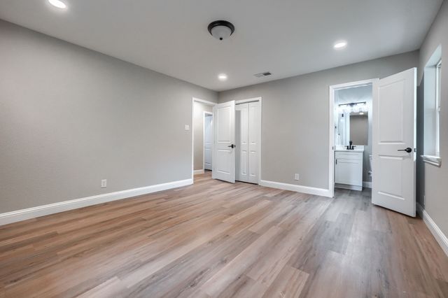 1048 Indian Creek Trail, Dallas, TX 75241