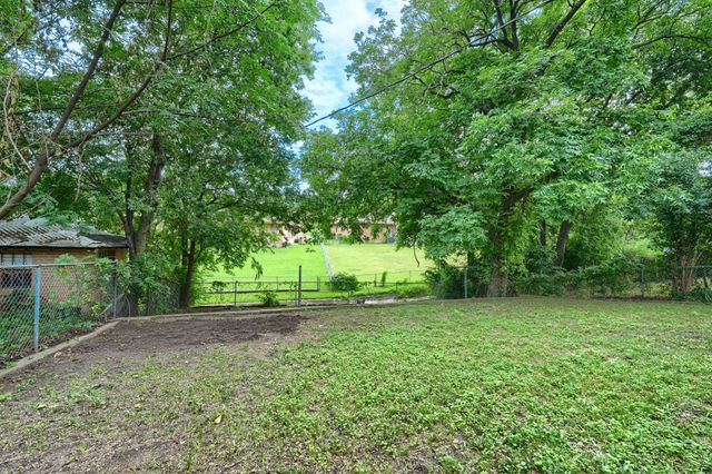 1048 Indian Creek Trail, Dallas, TX 75241