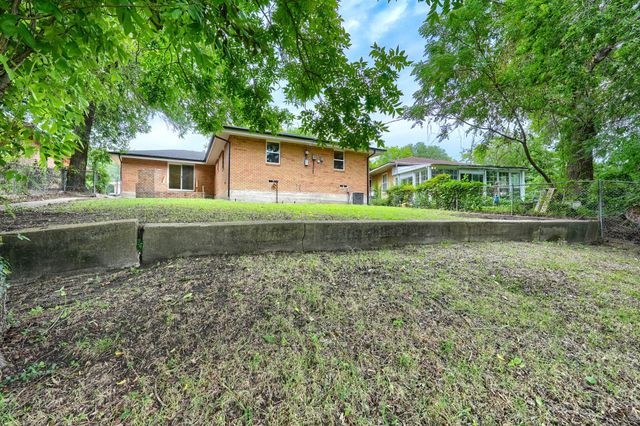 1048 Indian Creek Trail, Dallas, TX 75241