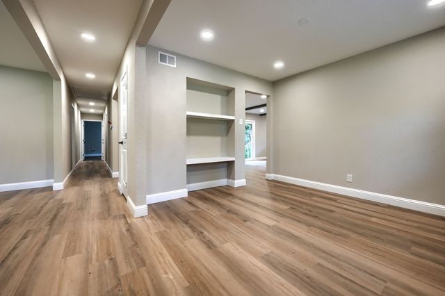1048 Indian Creek Trail, Dallas, TX 75241