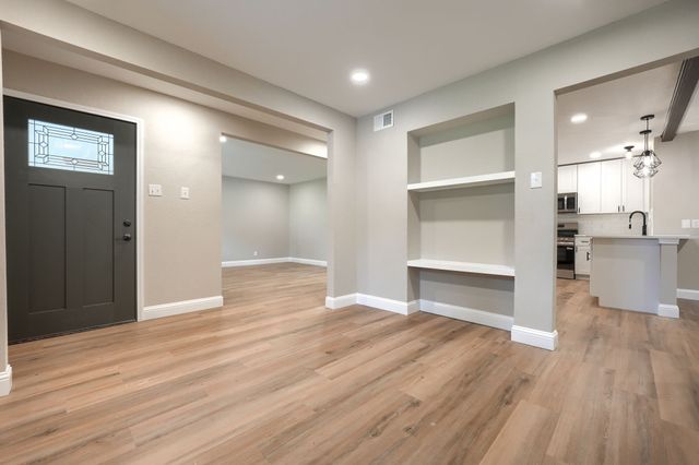 1048 Indian Creek Trail, Dallas, TX 75241