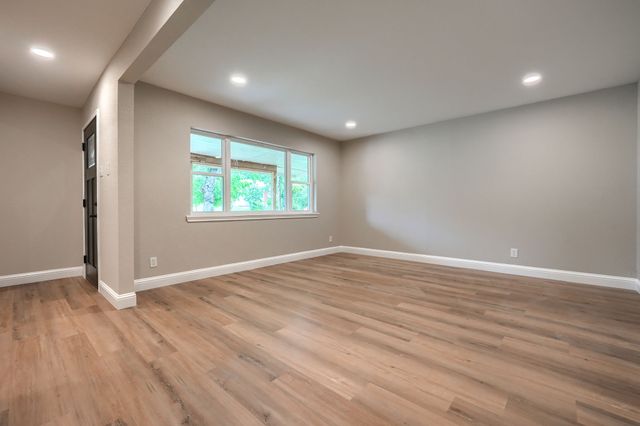 1048 Indian Creek Trail, Dallas, TX 75241
